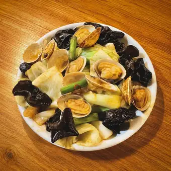 木耳と浅利の黒マー油炒め