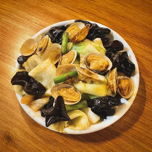 木耳と浅利の黒マー油炒め
