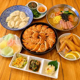 ぎょうざ家【満喫】”コース”名物『鉄鍋餃子』含むボリューム6品+120分飲み放題付き4000円