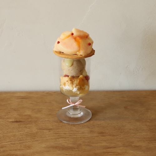 Peach and tea sundae