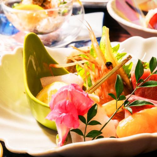 Enjoy sushi, live squid, and hairy crab sashimi in Sapporo