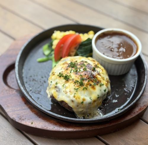 《平日》選べるソースのクワトロチーズハンバーグ【ライス付き】