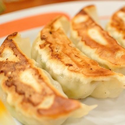 沖縄県産豚の餃子