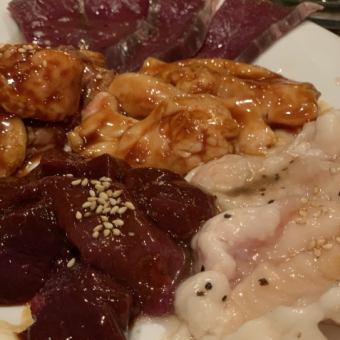 严选肉类和8道精美荷尔蒙套餐+【无限畅饮】5,500日元（含税）
