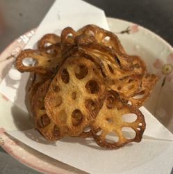 秋メニュー　厚切りれんこんチップ