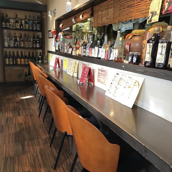 The counter seats can be connected like a pair seat ♪ It is perfect for two people coming to the store. Of course, even one person can enjoy cooking and alcohol slowly, Please use it for drinking and drinking saku ♪