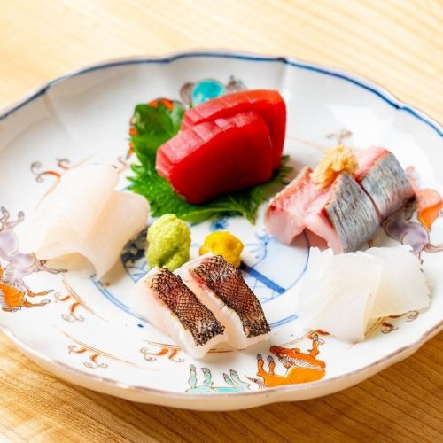 [Excellent freshness] Assorted sashimi / 1,300 yen (tax included)