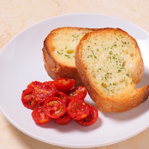 【サンドイッチ】トマトとチーズのオープンサンド