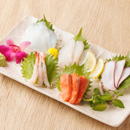 Assortment of 5 sashimi of the day