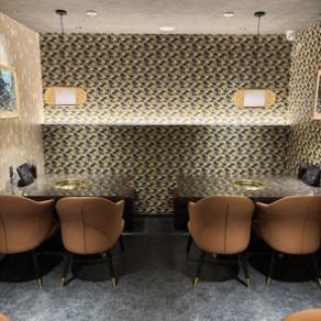 [Table seating for 10 people] Seating is available for up to 10 people.The calm interior and lighting will help you relax.
