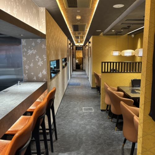 [Room can be reserved for 16 to 20 people] We also accept reservations for private banquets.Please feel free to contact us for details.