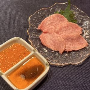 レバー刺し/ローストビーフユッケ 各