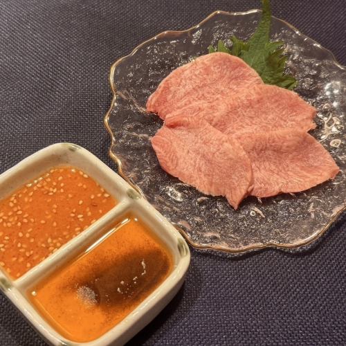 レバー刺し/ローストビーフユッケ 各