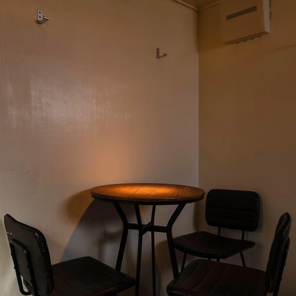 【ワイワイとした雰囲気も、しっとりした雰囲気も】お客様によって当店の雰囲気は変わるため、賑やかに楽しみたい際も、落ち着いて楽しみたいときにもご利用いただけます♪