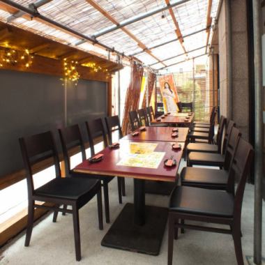 The open terrace seating is perfect for lunch on nice days or for banquets for around 20 people.In the winter, we provide heating, foot fan heaters, and lap blankets! We also have a special plan for terrace seats only.