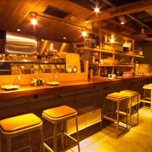 おしゃれな雰囲気の店内はちょっとした飲み会に☆