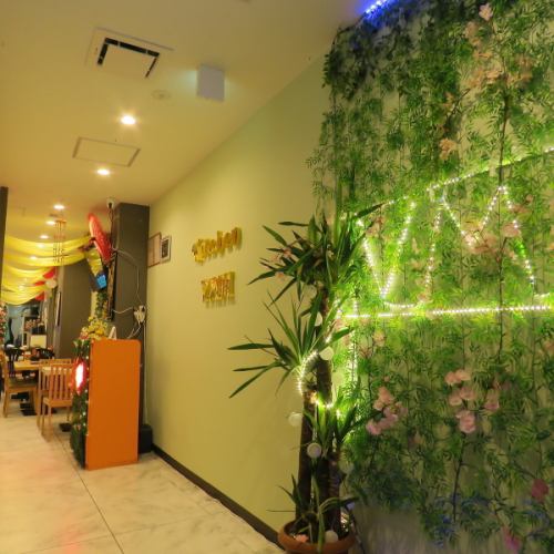 <p>40名以上のお客様をお迎えできる宴会貸切が可能な当店。リラックスしたアットホームな雰囲気の中で、美味しいエスニック料理と共に、楽しいひと時をお過ごしいただけます！楽しい時間を仲間と共に過ごし、素敵な思い出を作るお手伝いをいたします。貸切のご利用についてはお気軽にご相談ください♪</p>