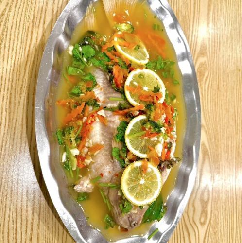 焼き魚/蒸した魚(甘味)/タイ風レモン蒸魚/揚げ魚タイソース　各