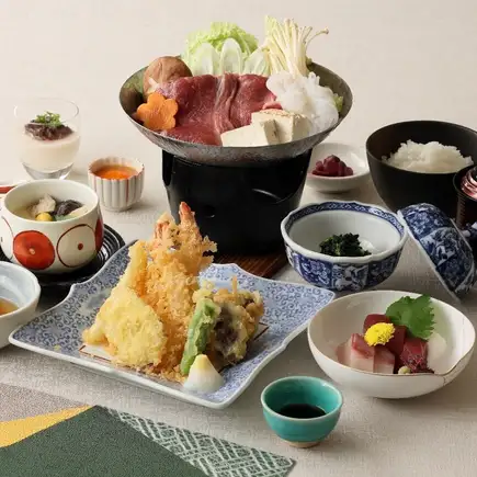 牛肉寿喜烧火锅和天妇罗刺身套餐