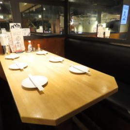 It is a popular space for small groups, with comfortable sofa-type table seating for 2 to 8 people. Perfect for girls' night out, group parties, and drinking parties with friends.