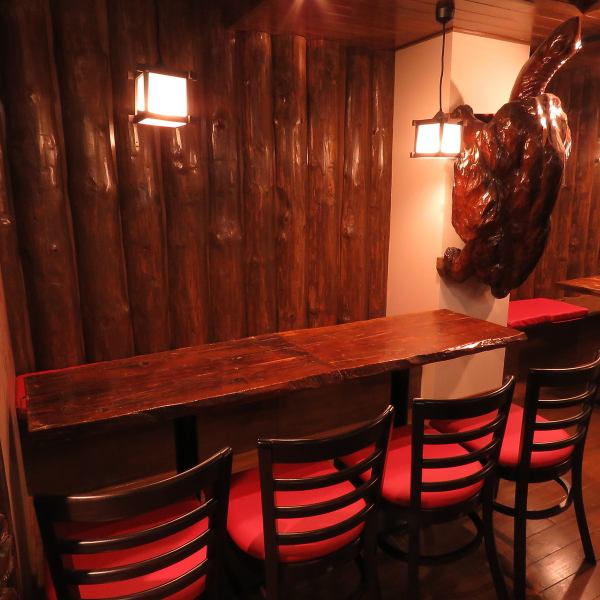 カウンター席は全部で10席ございます。近日中に店内状況をアップ致しますので、もう少々お待ち下さいませ。