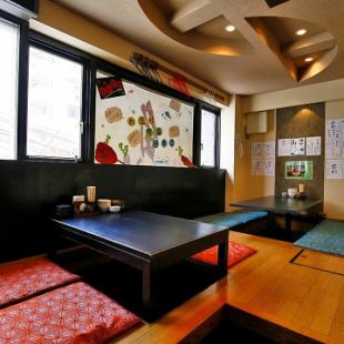 The shrimp digging tatami matsuri which can relax by taking off shoes is perfect for parties! It can be used for banquets up to 10 people.We have four and six people, two digging seats available.(In case of connecting the seats, due to the arrangement, the 4 seats will be between boards.)