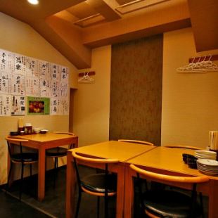 Surrounded by walls on three sides, this seat feels like a private room.It can also be used for entertainment, banquets, and regular drinking parties for small to six people.