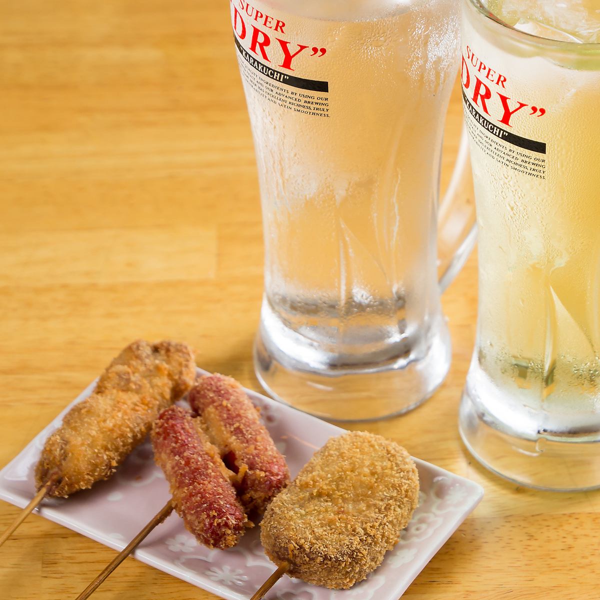 14時から営業中！串カツと生ビール！最高の組み合わせを昼から◎