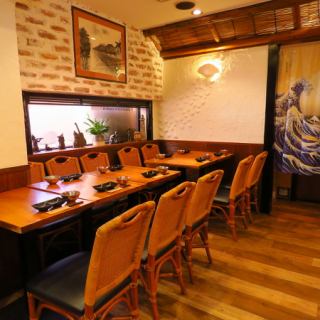 テーブル席のご用意ございます。宴会などのお集まりにもぜひご利用ください。