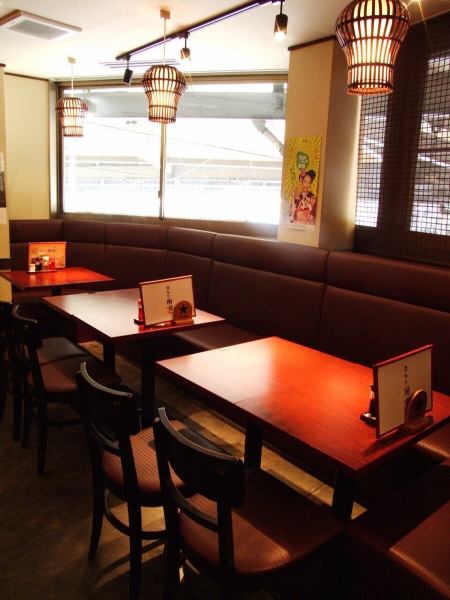 8名様～12名様まではこちらのテーブルでどうぞ★ちょっと人数が増えたときも14名までOK！