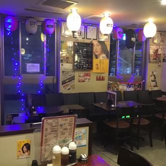 只今、餃子の安亭　新宿思い出横丁店では、窓を開放して店内換気の徹底を行なっております。お陰様でクーラーも、暖房も効いて大変過ごしやすいと評判です。