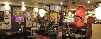 12から1月の時期は横丁イルミネーションによって店内ライトアップされた空間になります。