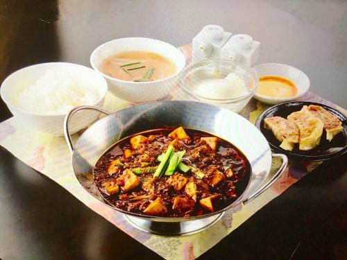 四川麻婆豆腐と餃子定食