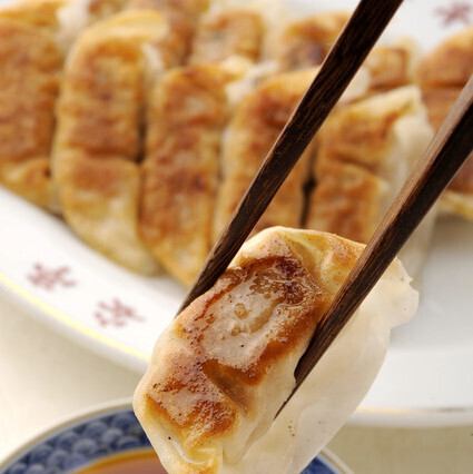 自慢の餃子をリーズナブルな価格でお届け！