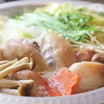 【博多风味鸡肉火锅套餐】含畅饮：5500日元（含税）