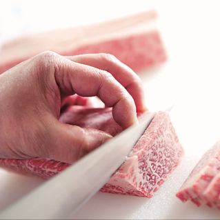 Please come to Shokukarabou, where we offer delicious meat and a fun atmosphere.