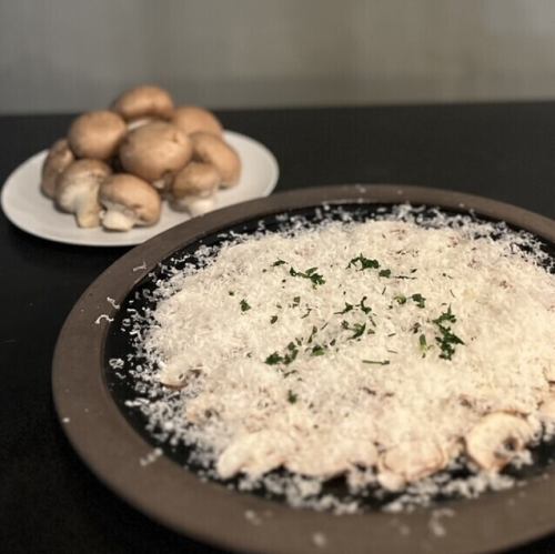生マッシュルームと削りパルメジャーノ　トリュフの香り