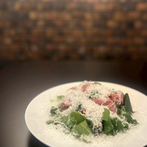 生ハムとルッコラのサラダ