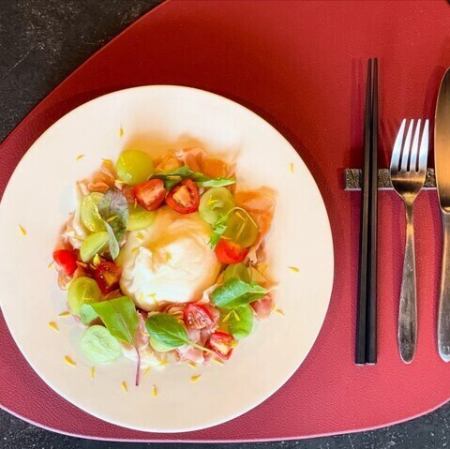 季節のフルーツとブッラータチーズ　