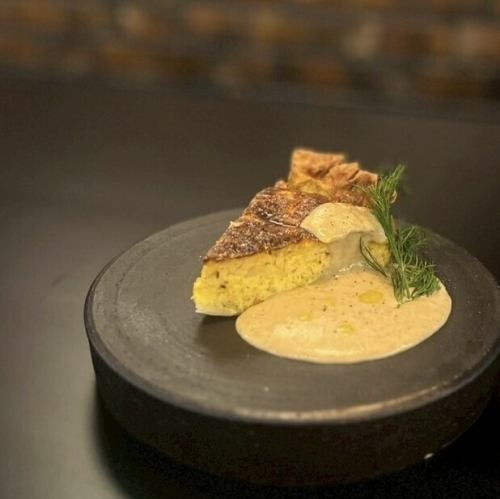 ズワイガニのパイキッシュ 蟹味噌濃厚ソース