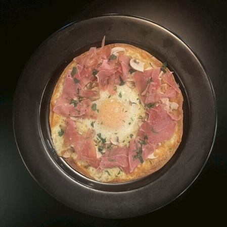 トリュフ香る　生ハム　生マッシュルーム　ビスマルク