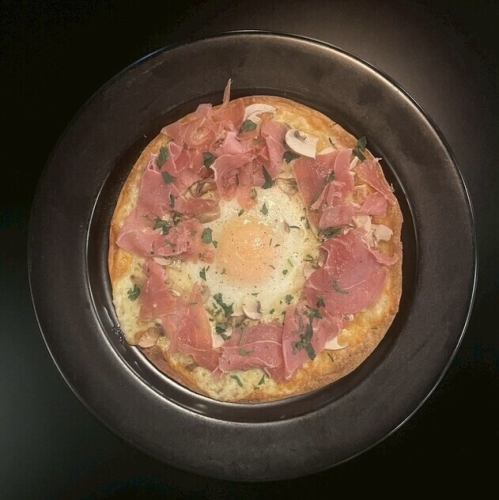 トリュフ香る　生ハム　生マッシュルーム　ビスマルク