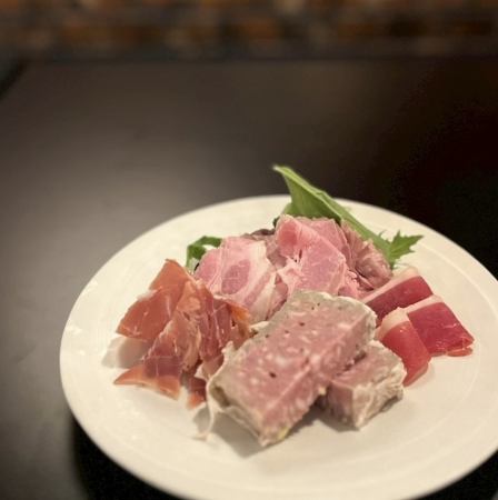 肉の盛り合わせ4種