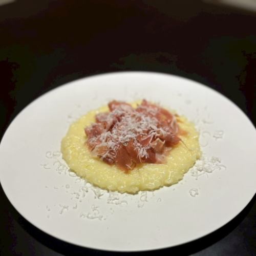 生ハムとパルメジャーノのチーズリゾット