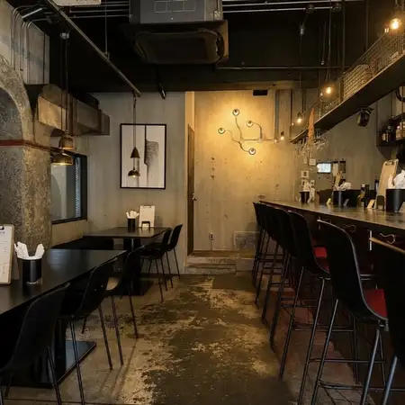 Table seating is available to accommodate groups of any size.Perfect for various banquets and group gatherings.