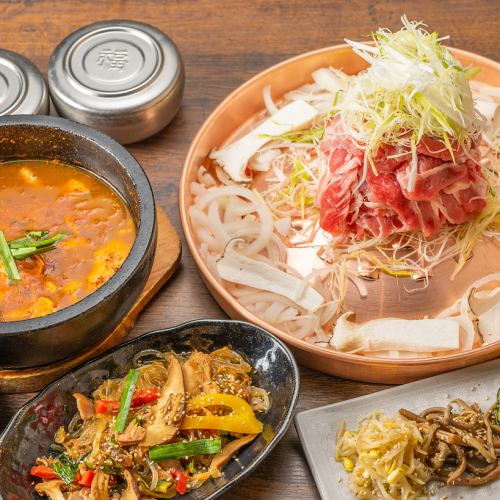 仁县的名产！汤汁浓郁的和牛内脏石锅、石锅拌饭、五花肉、烤牛肉！