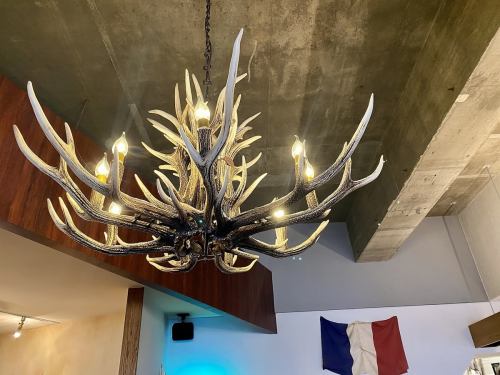 One chandelier in the world made of the special Hokkaido Ezo deer horn * It is not a seat.