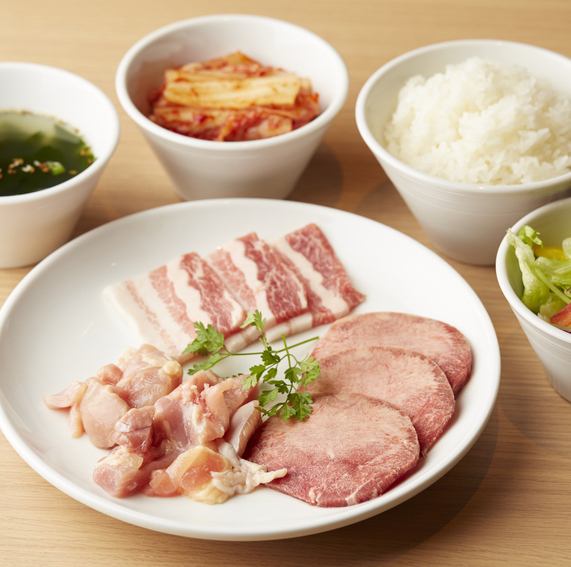 "NIKUZO Lunch" is recommended for lunch time!