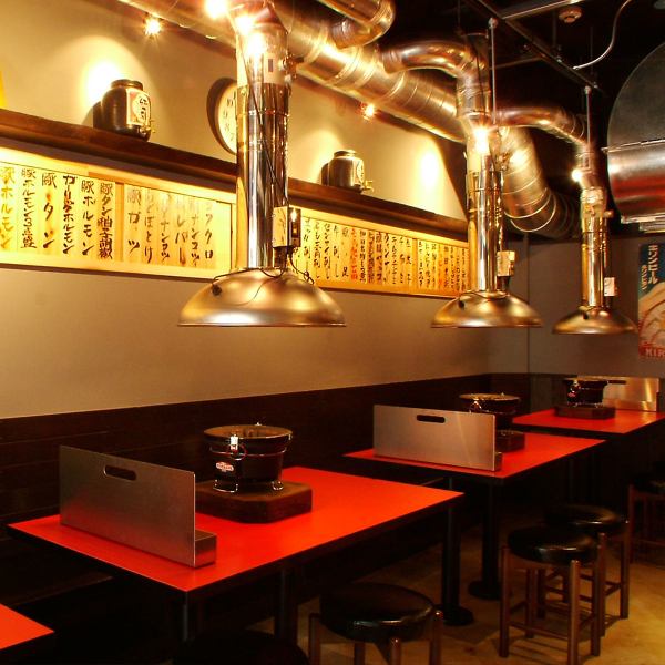 店内のお席。店内は48席で各テーブルに七輪を囲んでお楽しみ下さい！★焼肉宴会、女子会にも☆