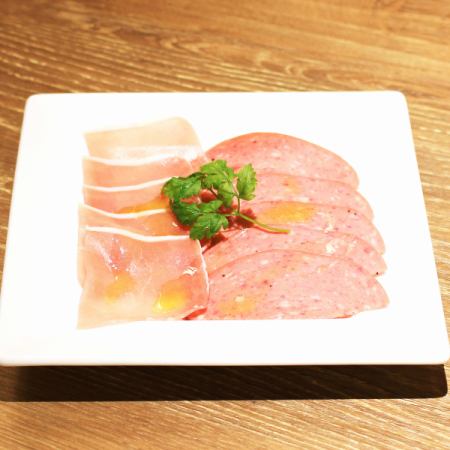 生ハムとサラミ
